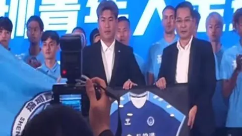 纽卡斯尔联0-2阿森纳英超第35轮较量：10.8亿盛宴！厄德高神级滑铲得分，马丁内利乌龙助威！