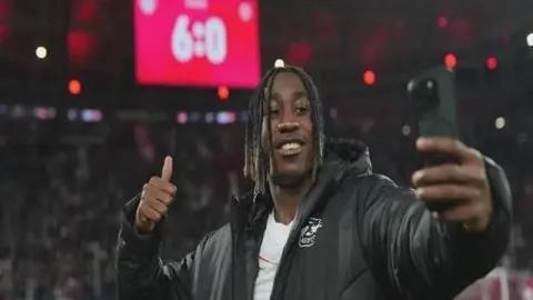 “欧冠首战哨声起：5月2日 格列兹曼多才多艺初露锋芒”